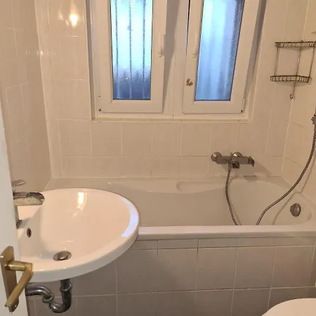 Privater Eingang Mit Fussbodenheizung Und Swimmingpoolblick - Ruhe Und Erholung Garantiert Campingplatz Troisdorf